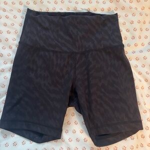 Lululemon Train High-Rise Short 6"